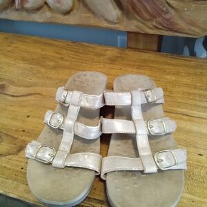 Vionic Misa Orthaheel Size 8 Gold Strappy Sandals w/ Buckles & Adjustable Straps